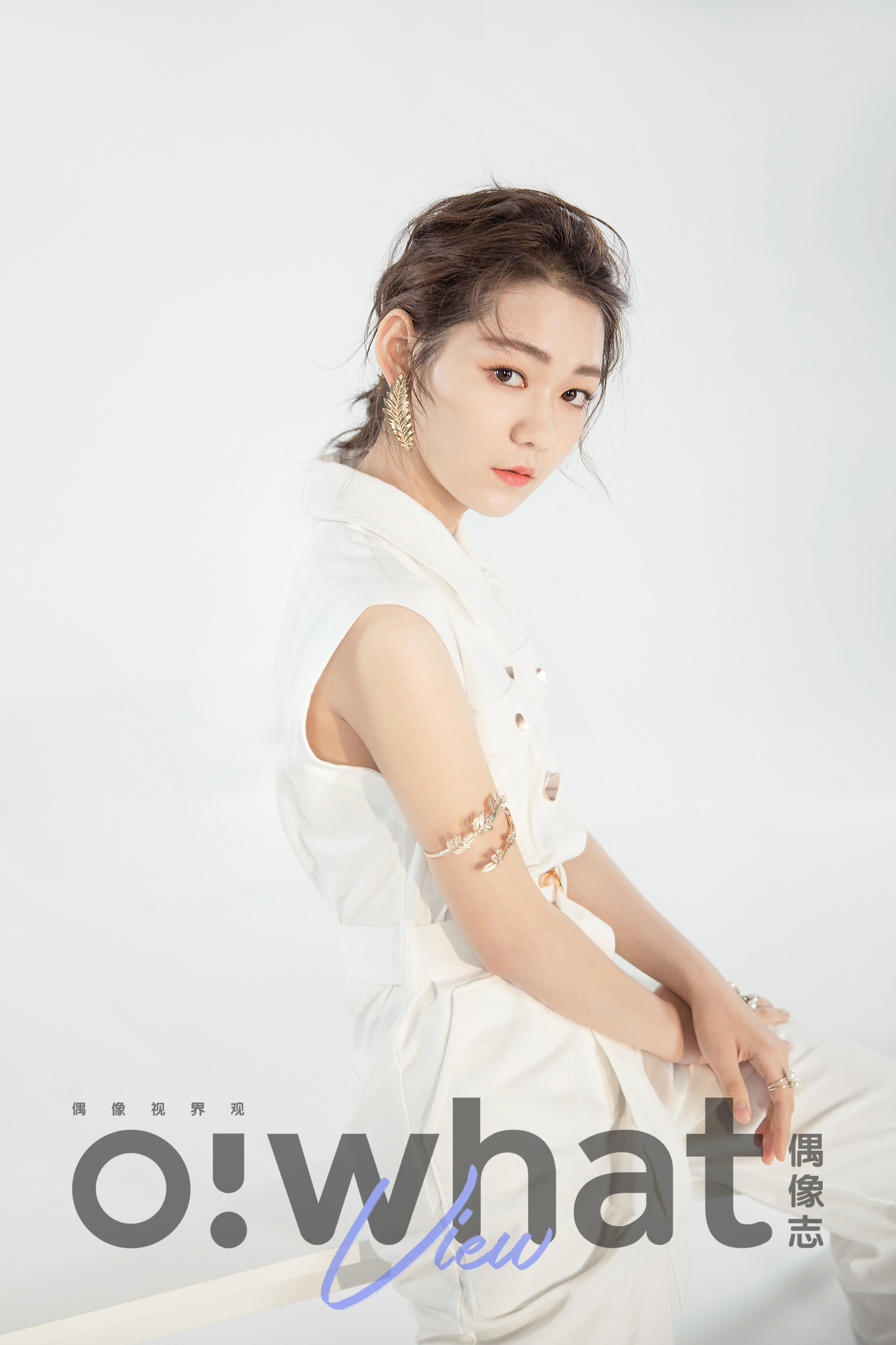  p>段奥娟,2000年12月28日出生于四川省成都市,中国流行乐女歌手.