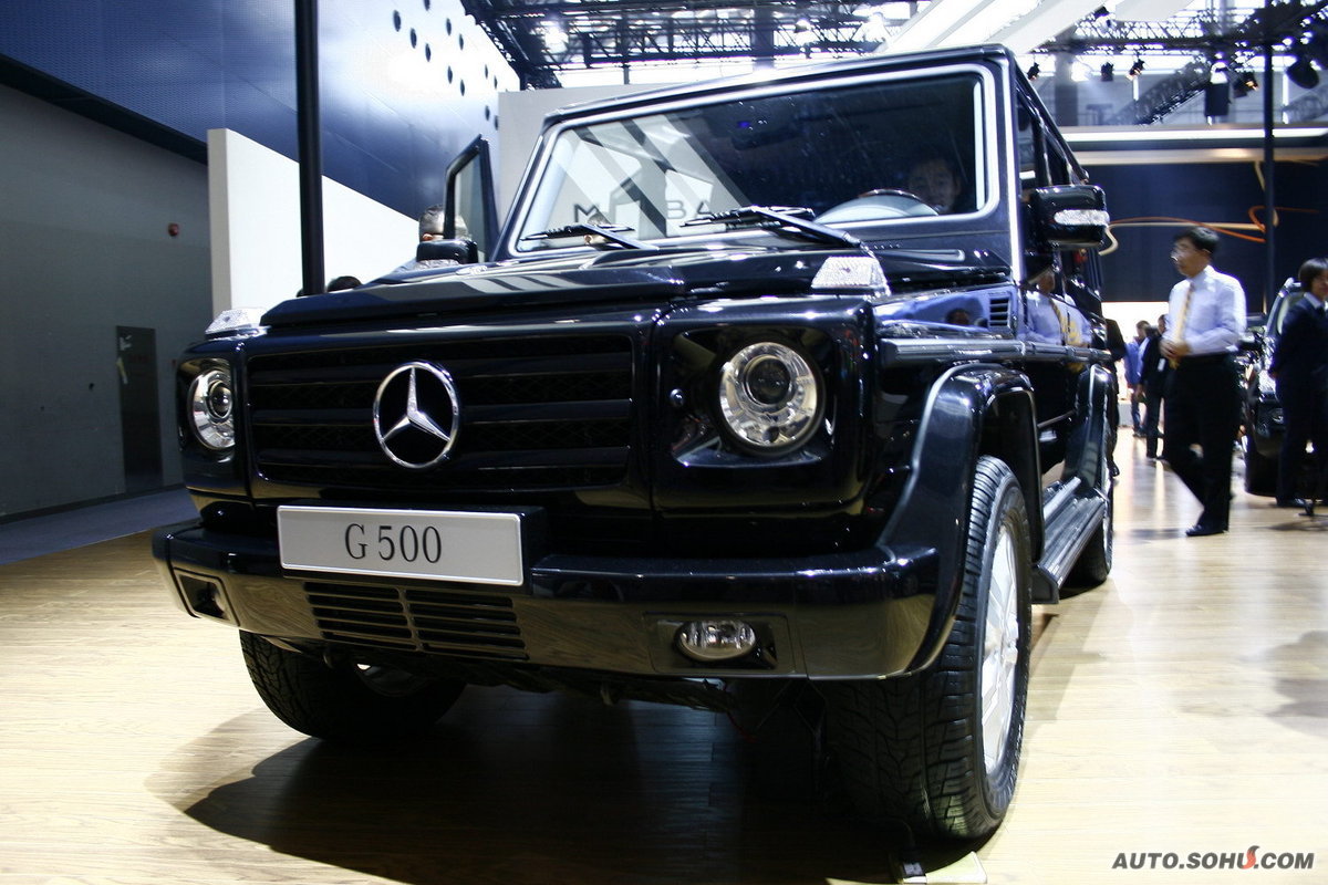 其简洁明朗的线条勾勒出越野车应有的刚劲线条,又有奔驰家族特有的