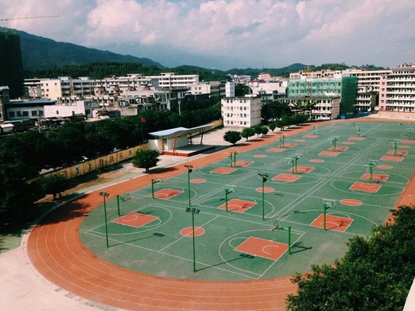  p data-id="gnbl12nvsq">上林县中学坐落于广西中部的 a target="