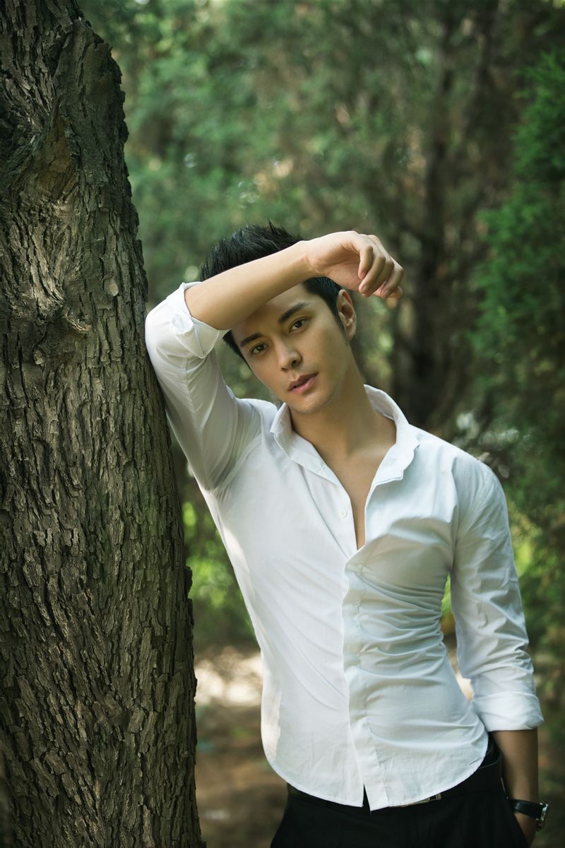  p>杜俊泽,原名杜斌,出生于山东省,中国内地影视男演员,毕业于 a