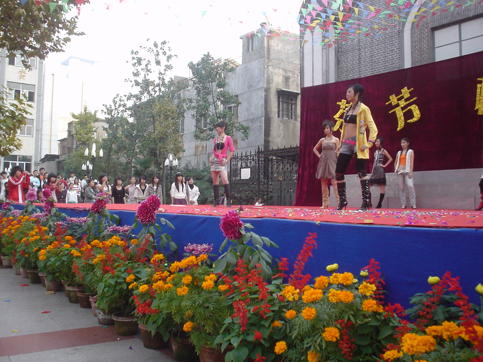  p>武汉市第十五中学是省级示范学校,湖北省教改名校.