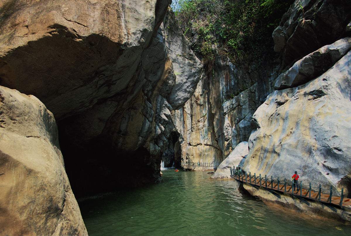 天意谷洞中天河