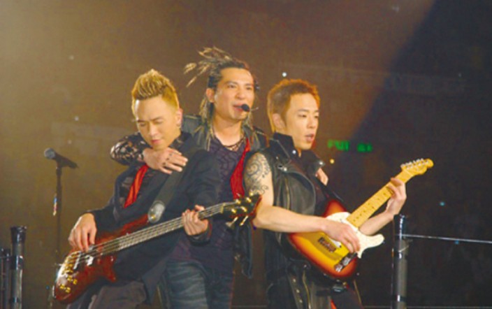 href="#">beyond /a>的一首歌曲,创作于日本,由黄贯中作曲并演唱,共有