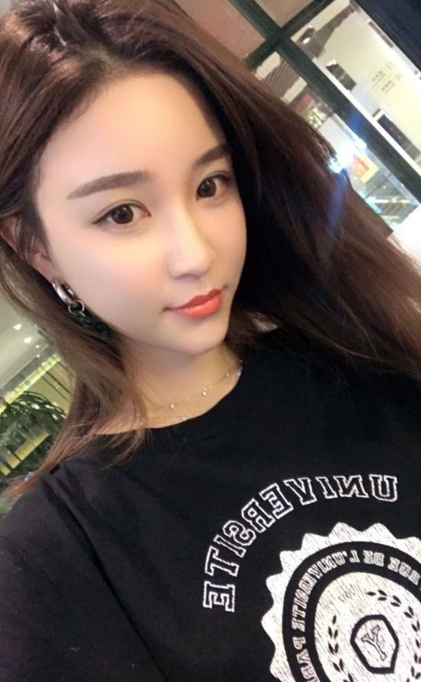  p>朱宸慧,昵称 a target="_blank" href="/item/雪梨/53928453" data