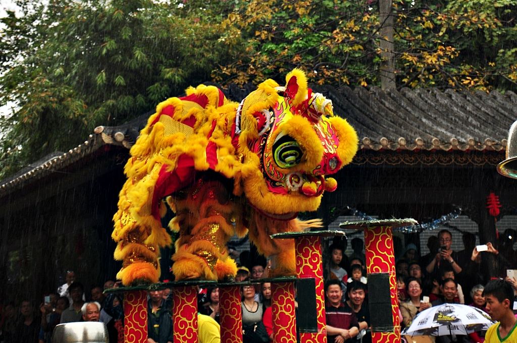  p>舞狮,是中国优秀的民间艺术,古时又称为"太平乐".