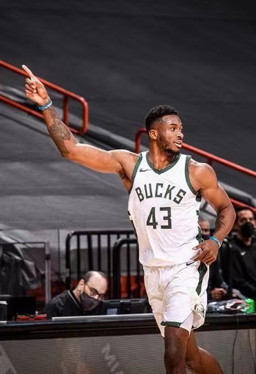 萨纳西斯·安特托昆博