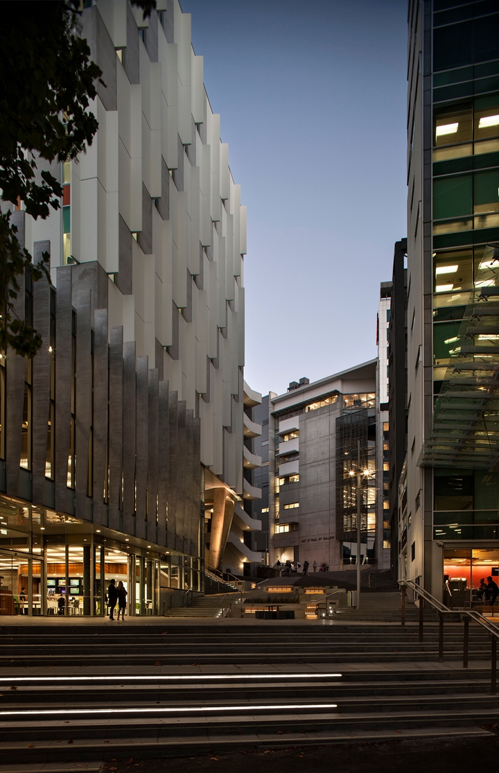 奥克兰理工大学