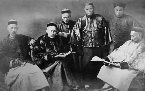 为何明清士绅的特权很大，不缴税也不跪拜，地方官还得听他们的？_百科TA说