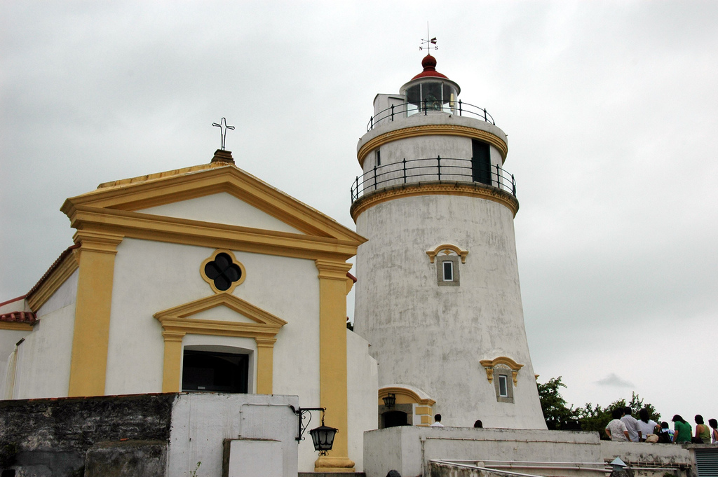  p>东望洋山(colina da guia)俗称松山,是澳门半岛最高山岗,高海拔93