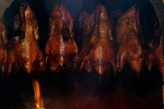  p>挂炉烤鸭是一道 a href="#" data-lemmaid="4983316">菜品 /a>