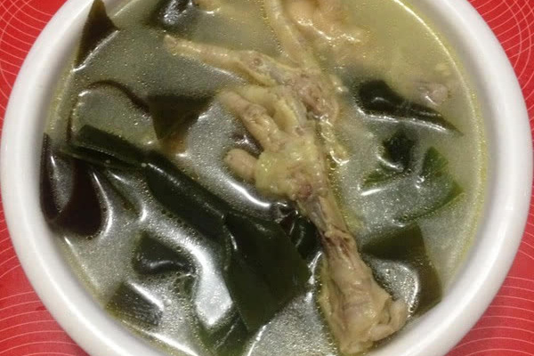  p>海带鸡脚汤,是一道由海带鸡脚制作的菜肴. /p>