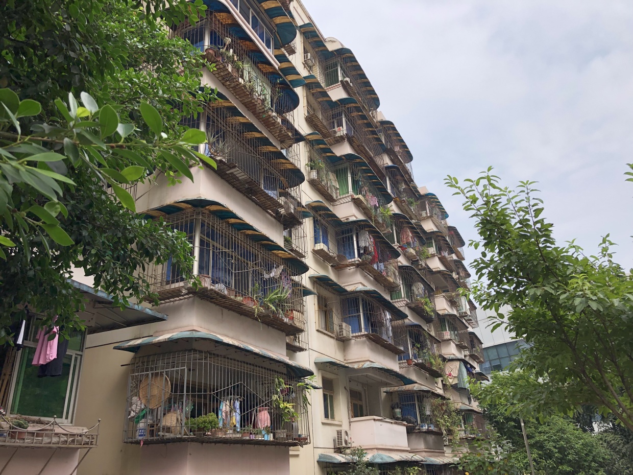  p>溉塘一村位于重庆市江北海尔路,共计房屋366户. /p>