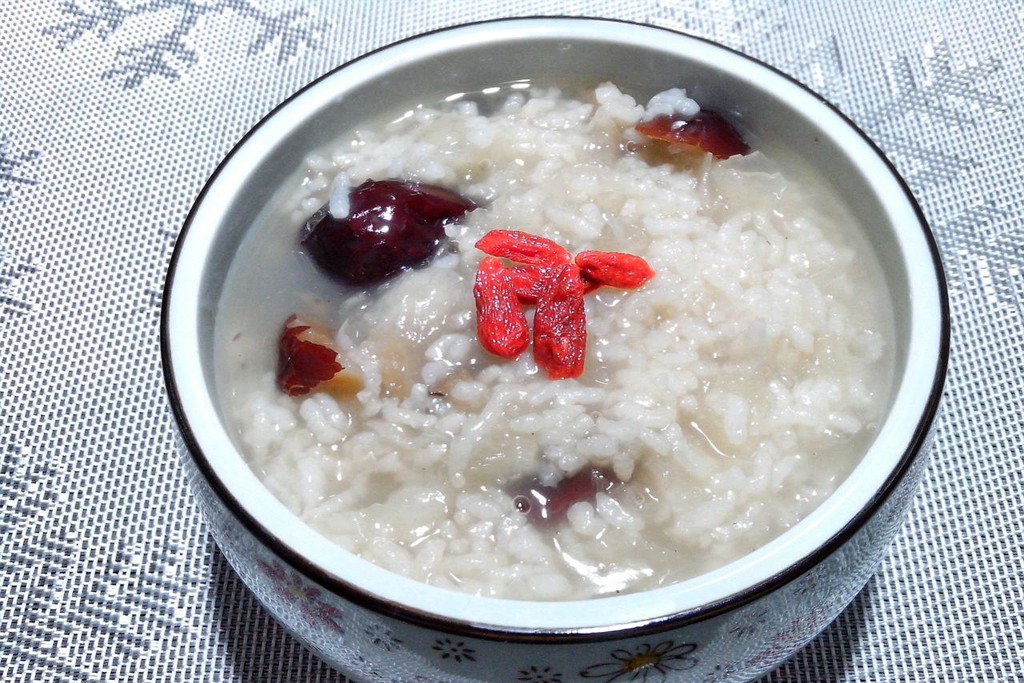 红枣银耳冰糖粥