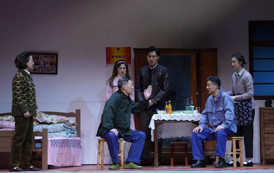 bf">《暖·光》是由杨浦区文化和旅游局出品,上海现代人剧社演出制作