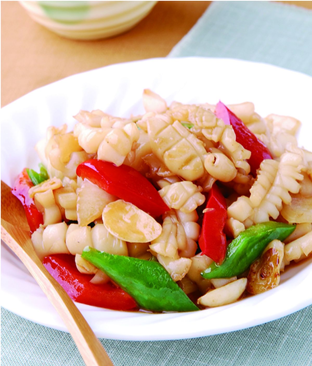 八宝鸭 /a>的传统做法,以鲜 a target="_blank" href="/item/鱿鱼">鱿