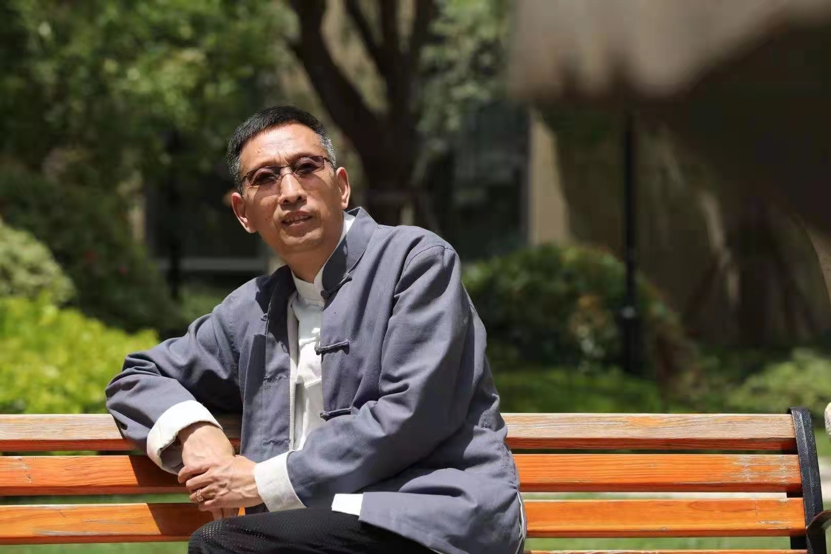 fys">朱磊,男,1966年生,毕业于清华大学美术学院,青年 /span>书法家