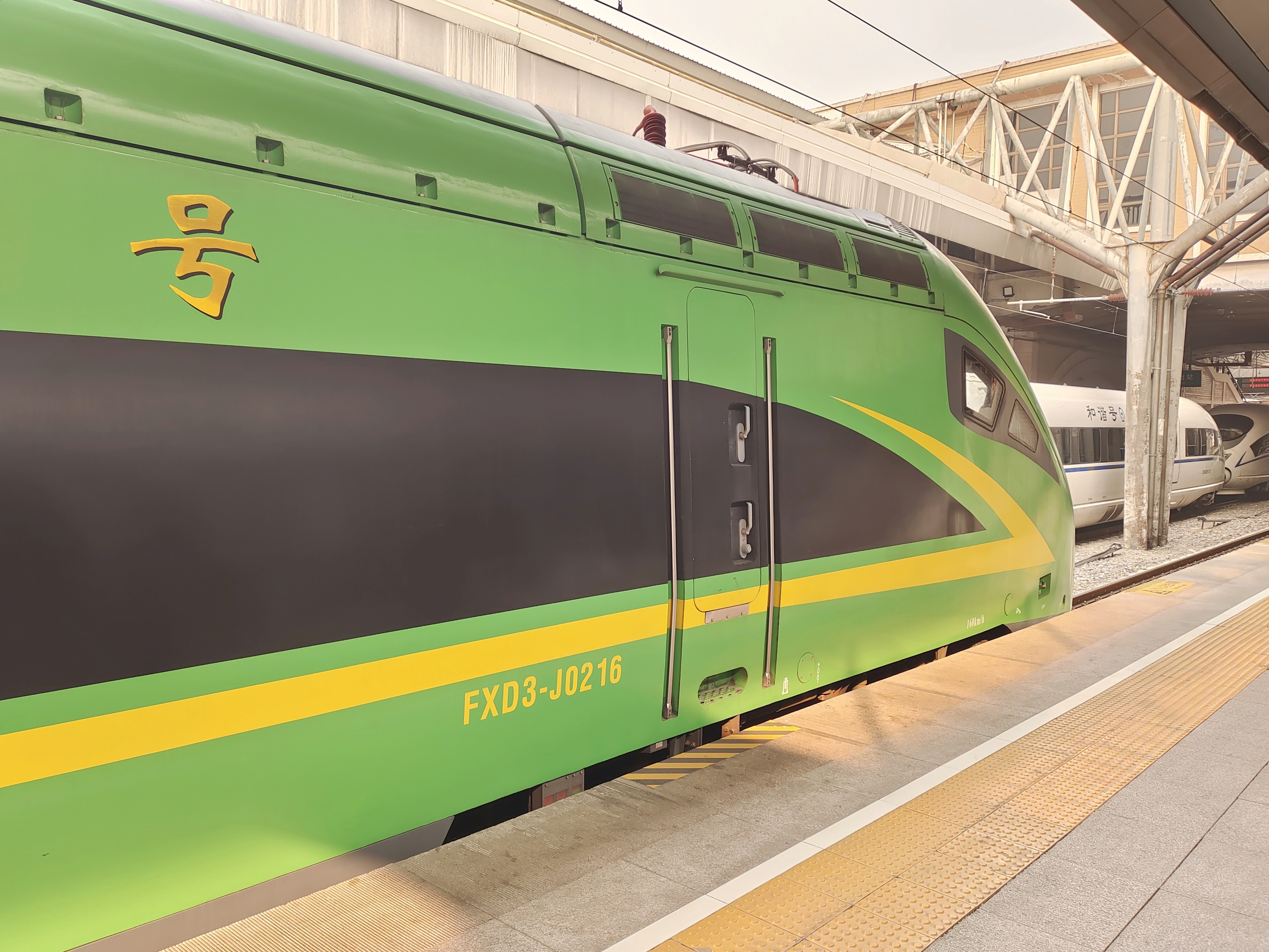 动车组/127" data-lemmaid="127">动车组 /a>"复兴号"是中国自主研发