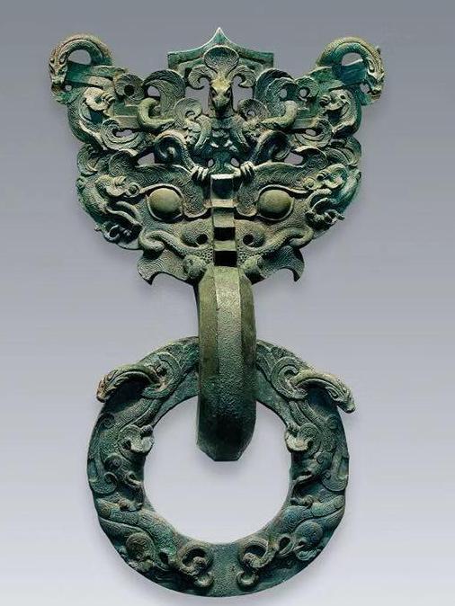战国立凤蟠龙纹兽面铜铺首