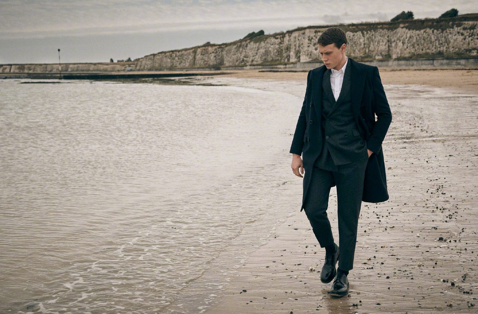  p>乔治·麦凯 i>(george mackay) /i>,1992年3月13日出生于英国伦敦