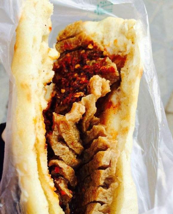  p data-id="gnwk6pkr5j">明光特色小吃.