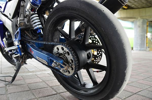  p>光头胎(slicks)是使用在干燥 a href="#" data-lemmaid="2934749">