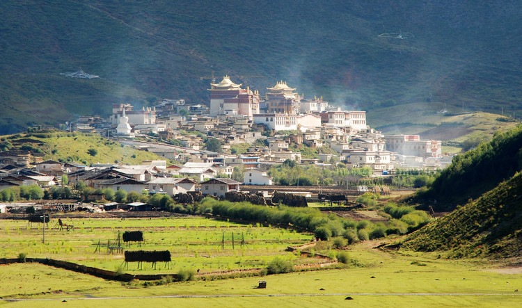 位于小中甸镇北边,距离和平村委会7.00 公里,距离小中甸镇4.00公里.