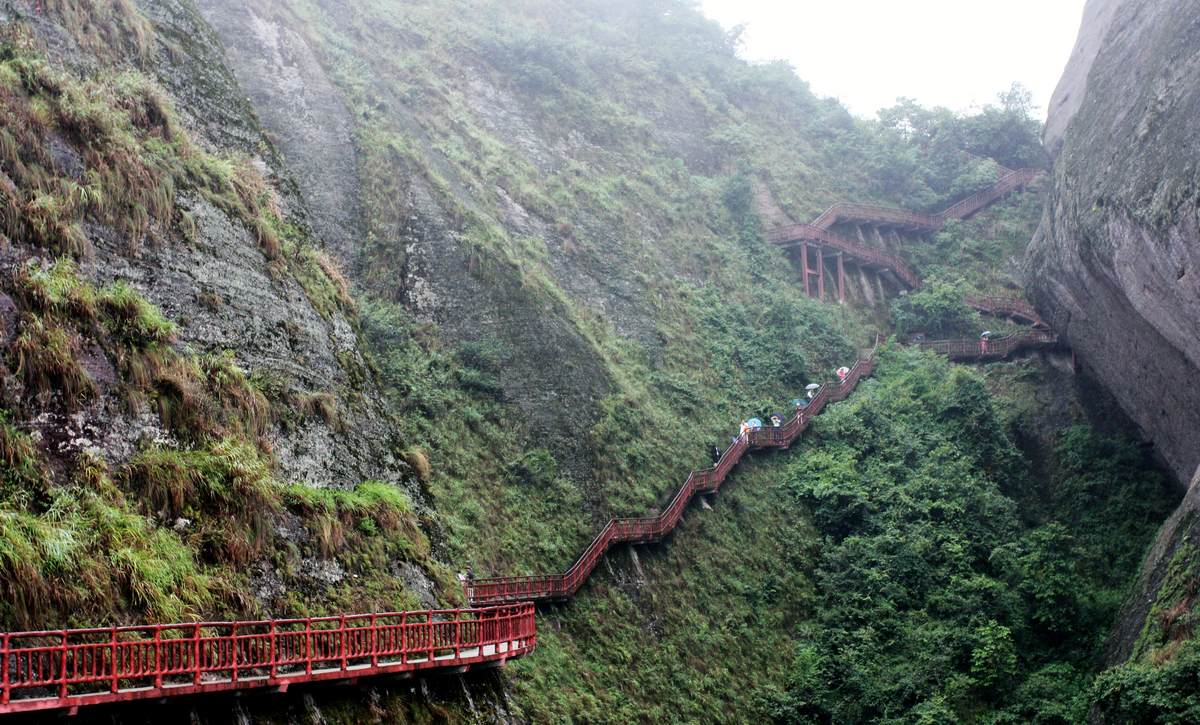  p>骆驼峰又名复岩山,位于黟县渔亭镇,据《黟县志》记载,"石峰突起