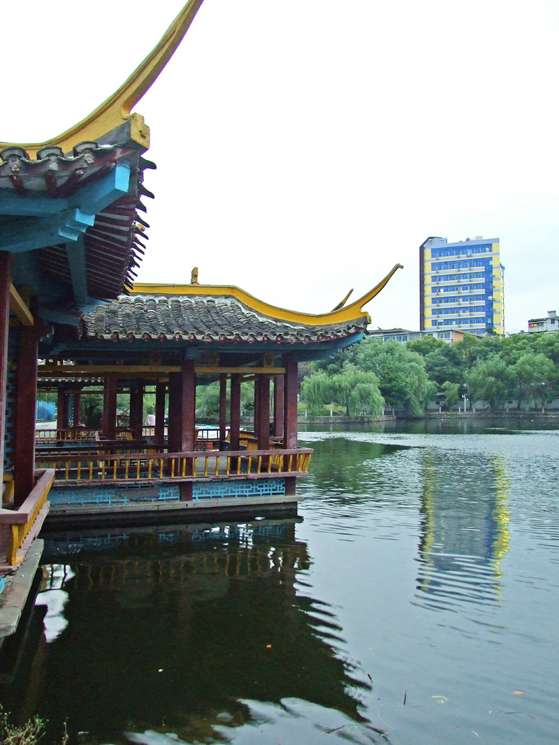 data-lemmaid="2206044">南昌市 /a>西湖区,在西湖之中,因纪念东汉