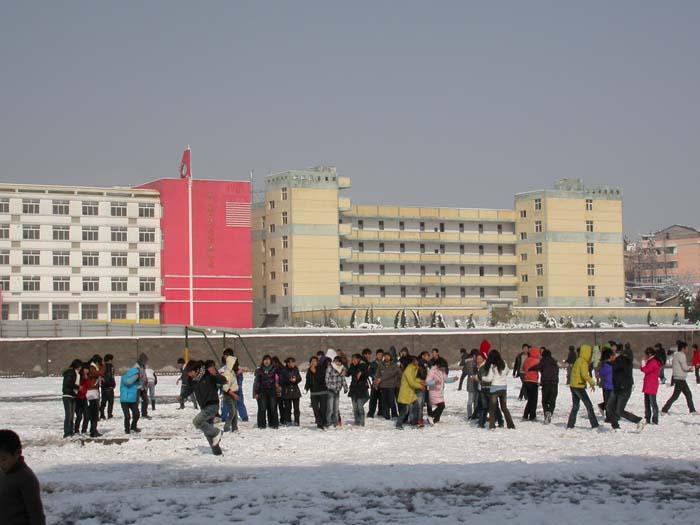  p>玉山县第二中学,简称玉山二中,是江西省重点中学,创建于1978年,原