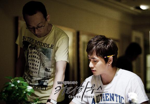 《咖啡屋》是韩国sbs电视台于2010年5月17日在月火档播出的电视剧,由 