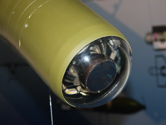 干扰角速度,使导引头位标器的跟踪轴在惯性视线方向上保持稳定的回路