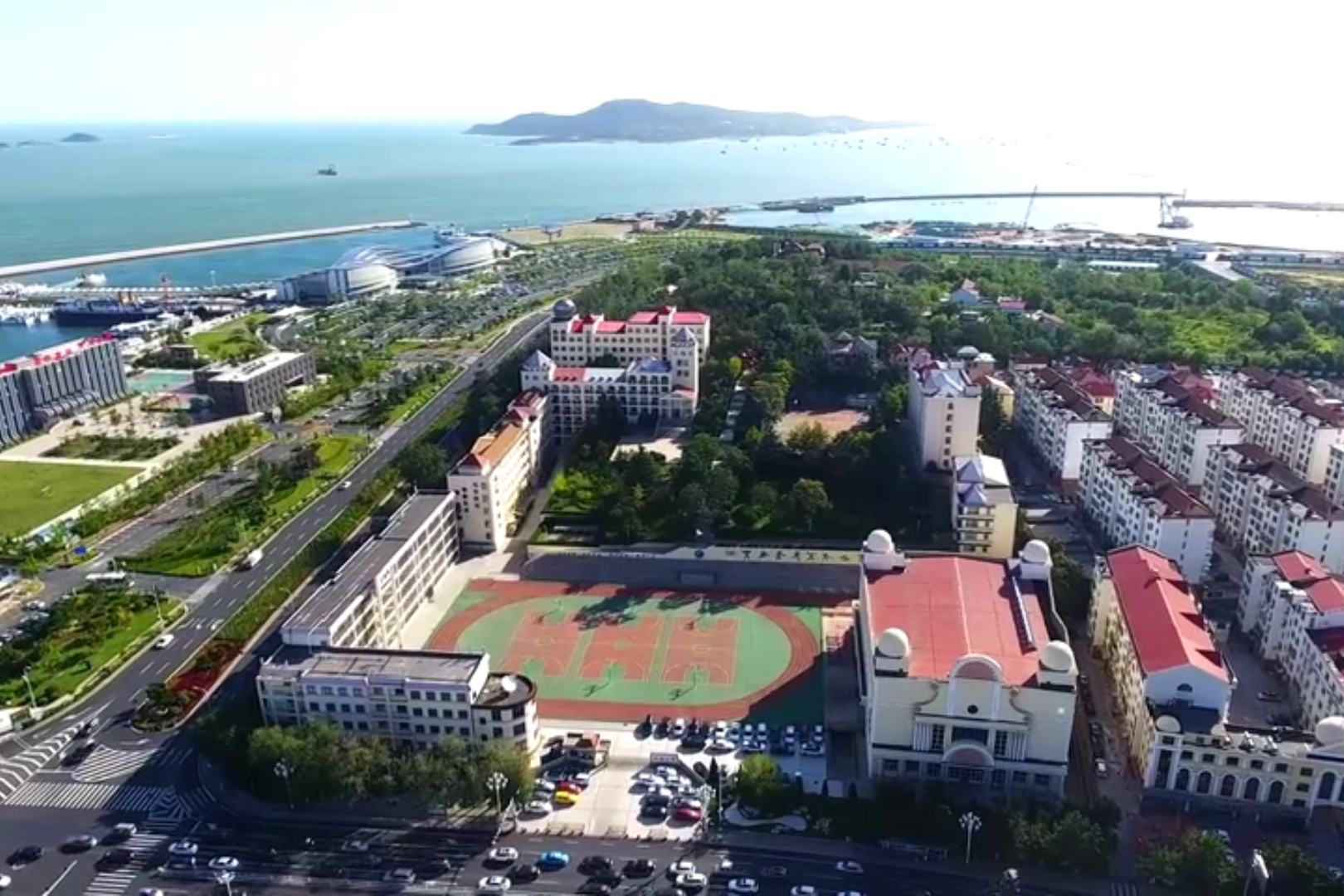  p>威海二中是 a href="#">威海市 /a>教育局直属重点高级中学,始建于