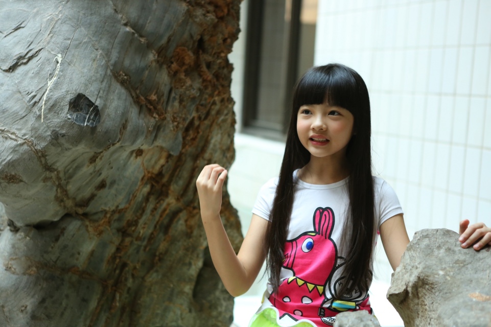  p>王巧,2006年9月13日出生于四川成都,中国内地女歌手,演员,主持人.