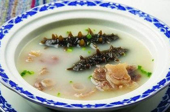  p>海参炖排骨是主料用500克排骨,4只水发海参,100克蘑菇和辅料葱,姜