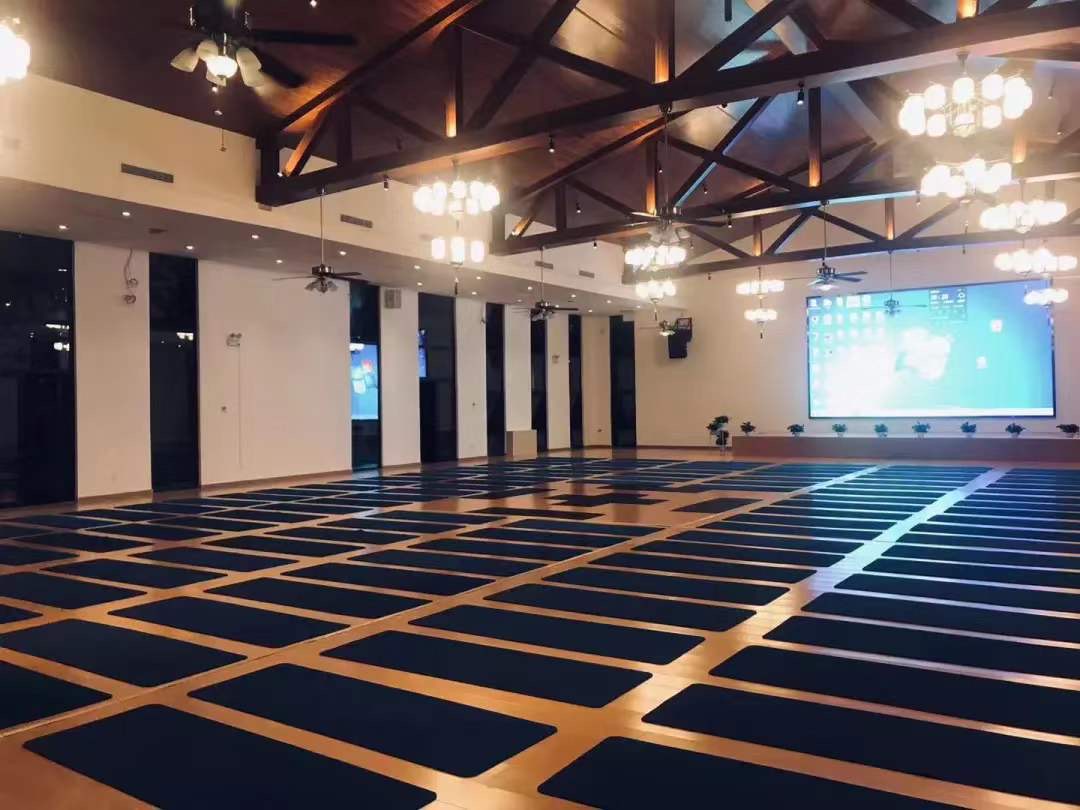 该品牌的创始人邱源老师,被称为"中国瑜伽理疗第一人",拥有美国