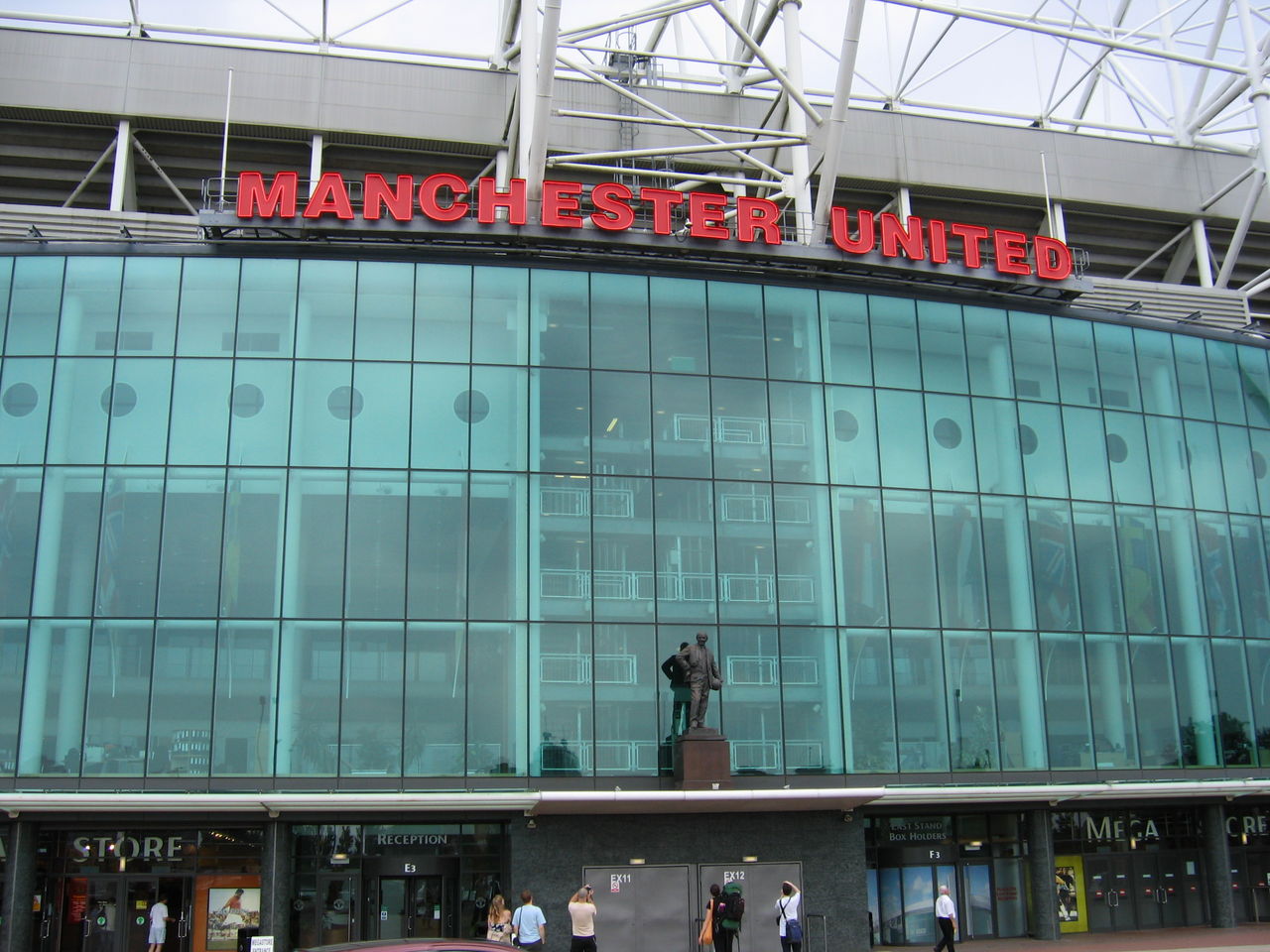  p>老特拉福德球场(old trafford),是位于英国 a target="_blank"
