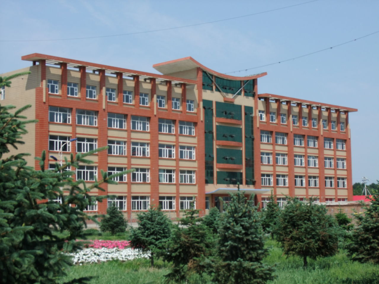  p>肇源县第三中学位于 a href="#" data-lemmaid="129397">黑龙江省 