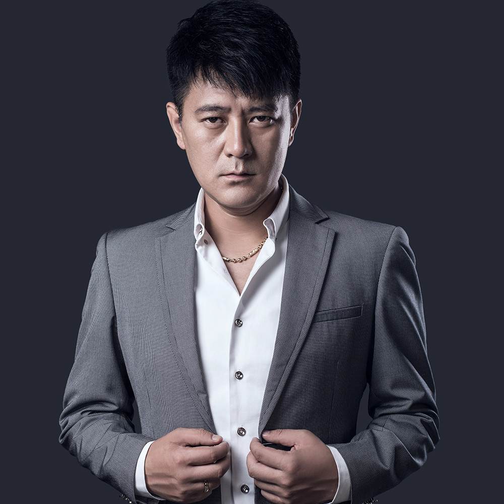  p data-id="gnx0wvnsjb">孟刚,中国时尚歌手,金牌主持,模仿达人.