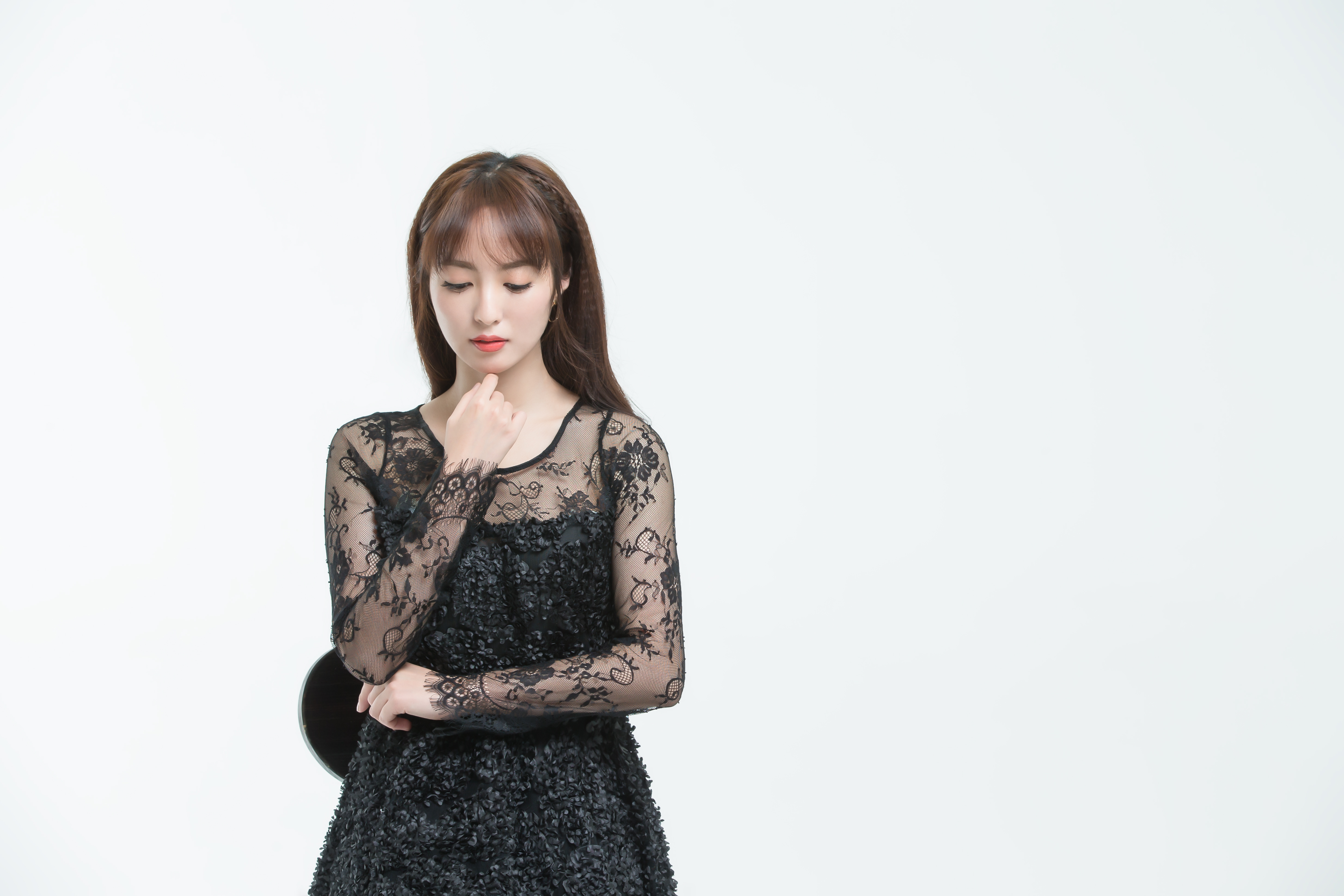  p data-id="gnwja3m121">李蜜,籍贯福建,中国传媒大学播音主持专业