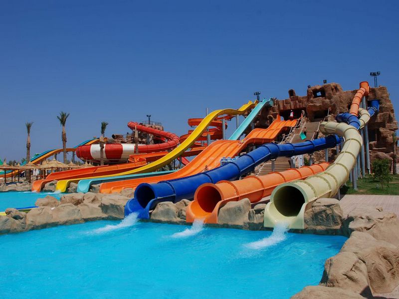  p>唐山绿洲水上乐园地处市区西外环,位于许各寨西部生态森林公园内