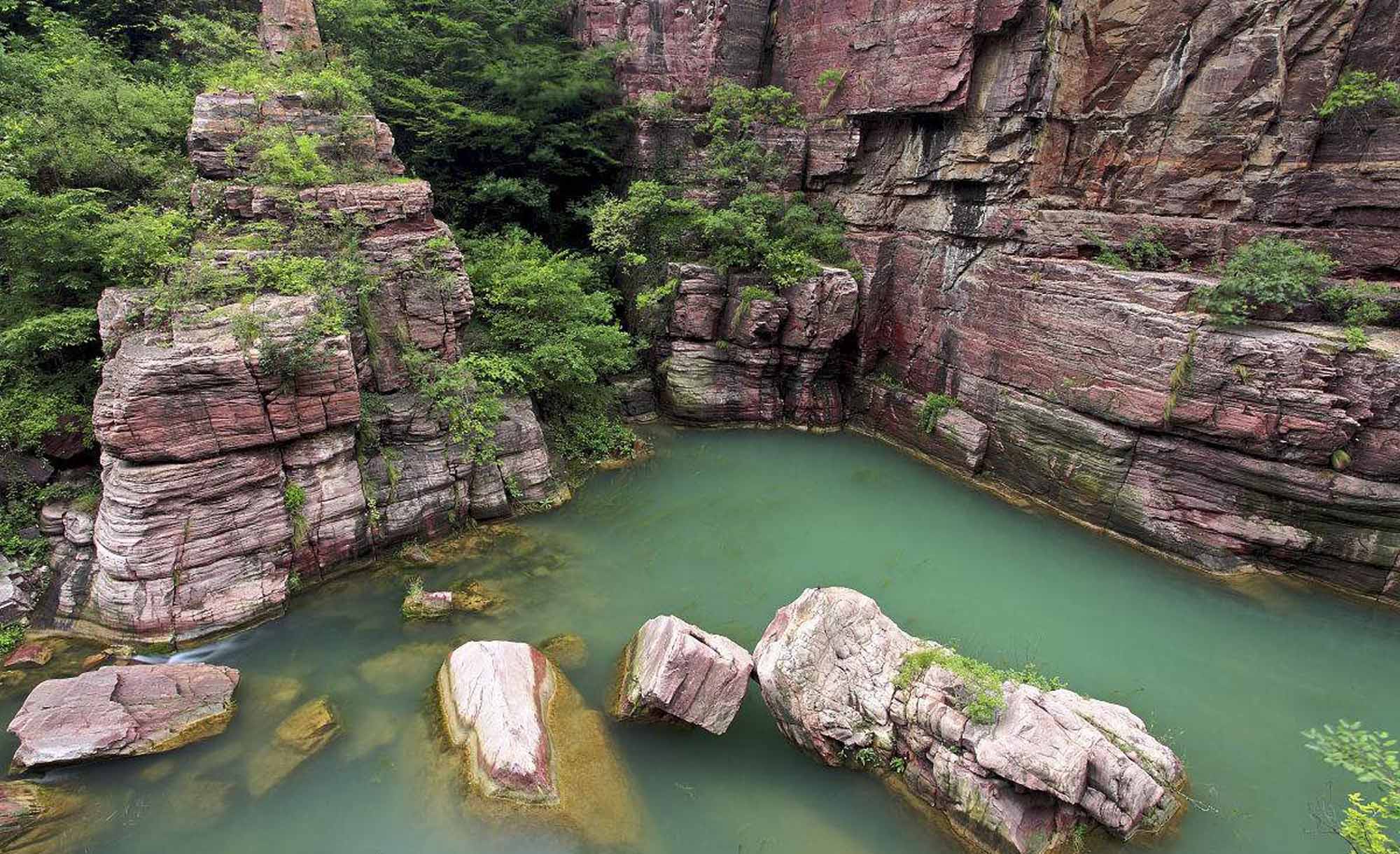 中国排名前十的旅游景区如下1故宫博物院,位于北京市中心,是中国古代