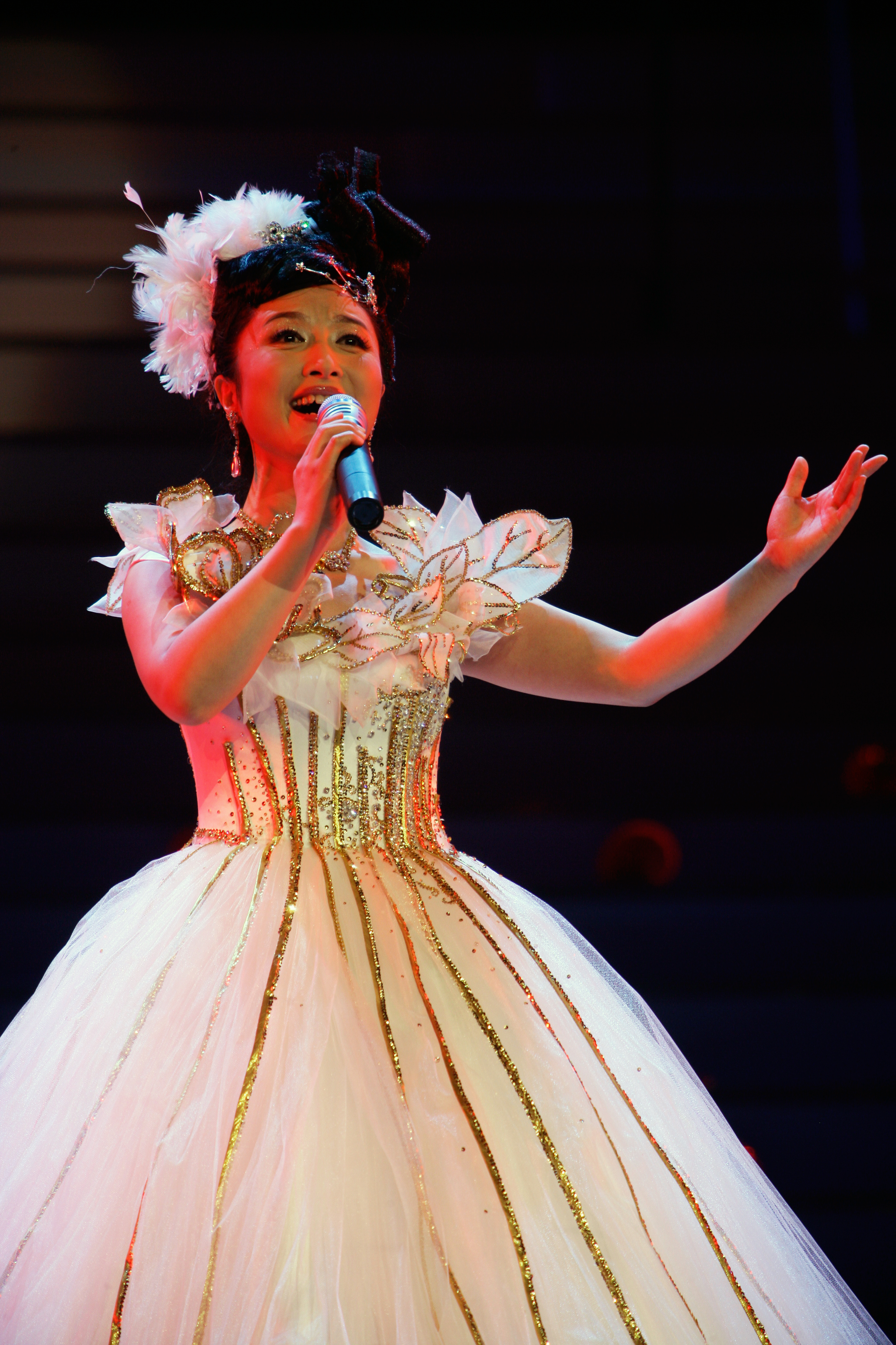  p>刘媛媛,苗族, a target="_blank" href="/item/中央民族歌舞团