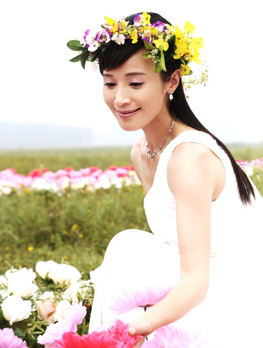 毕业于浙江省艺术学院越剧表演班,中国女演员,歌手,人大代表