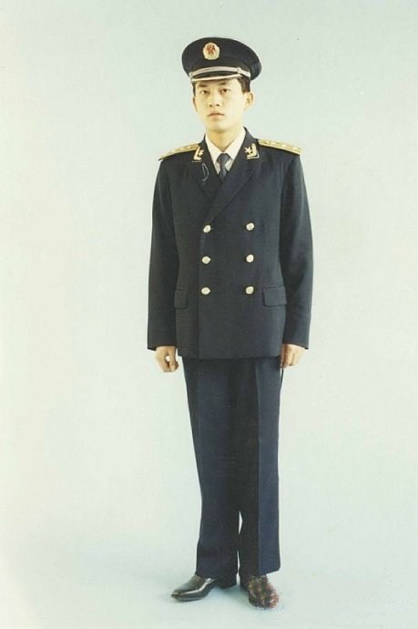 href="#" data-lemmaid="458031">中国人民解放军 /a>1987式军服是