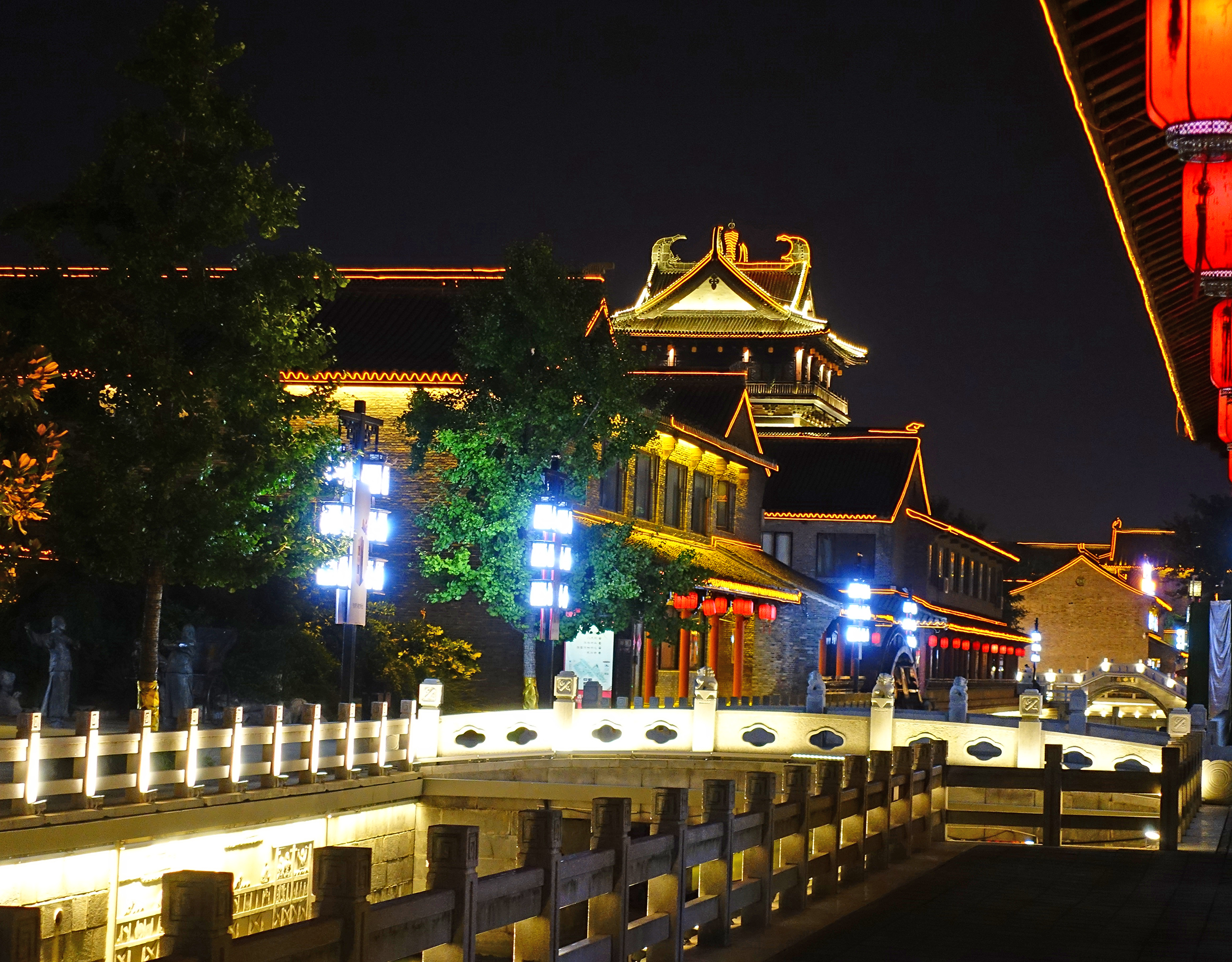 占地200多亩,地处 a href="#" data-lemmaid="3970799">盐城市 /a> a