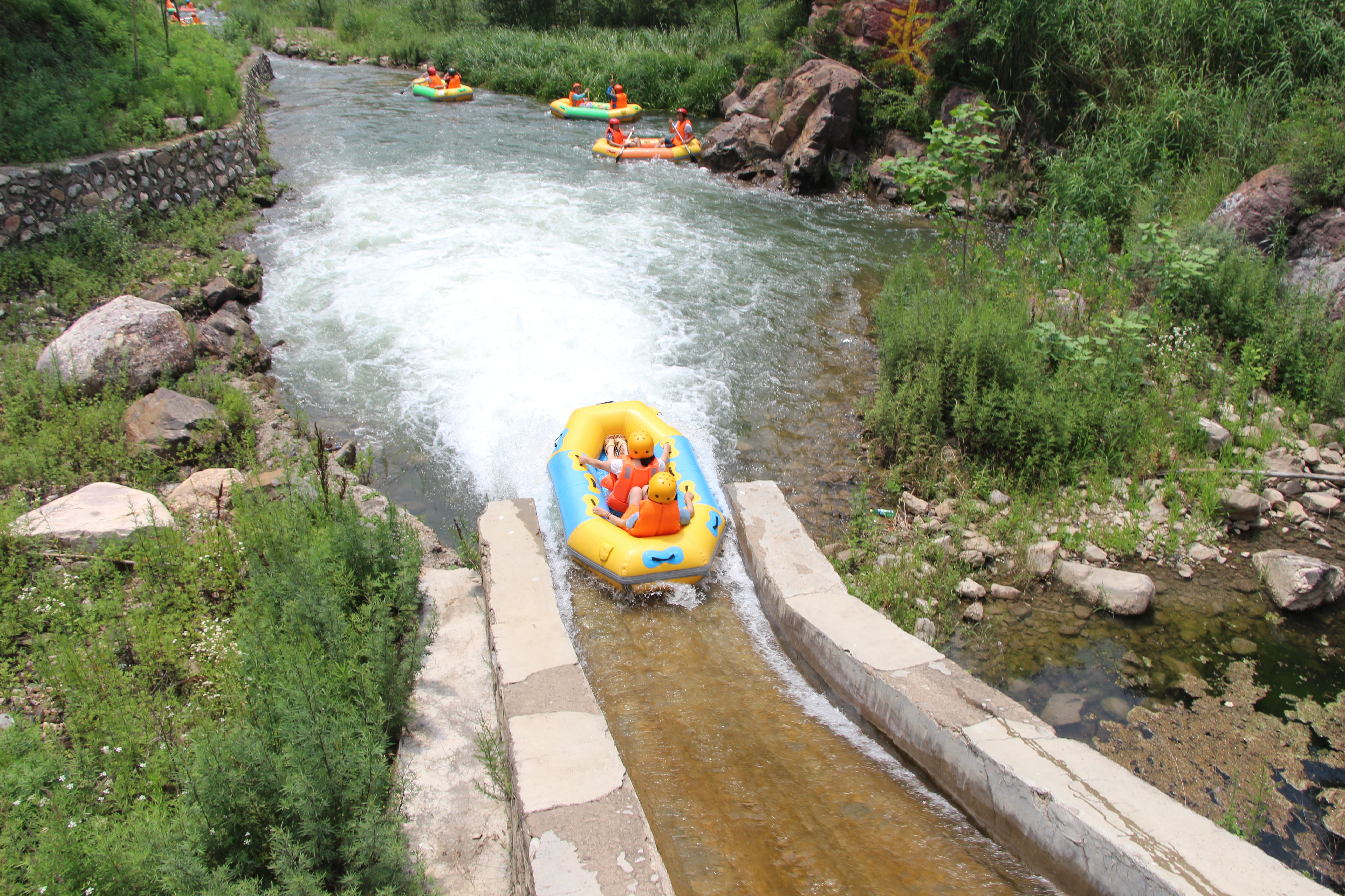  p data-id="gn5t9uiku4">架桑漂流是夏县中条山大峡谷生态旅游景区斥