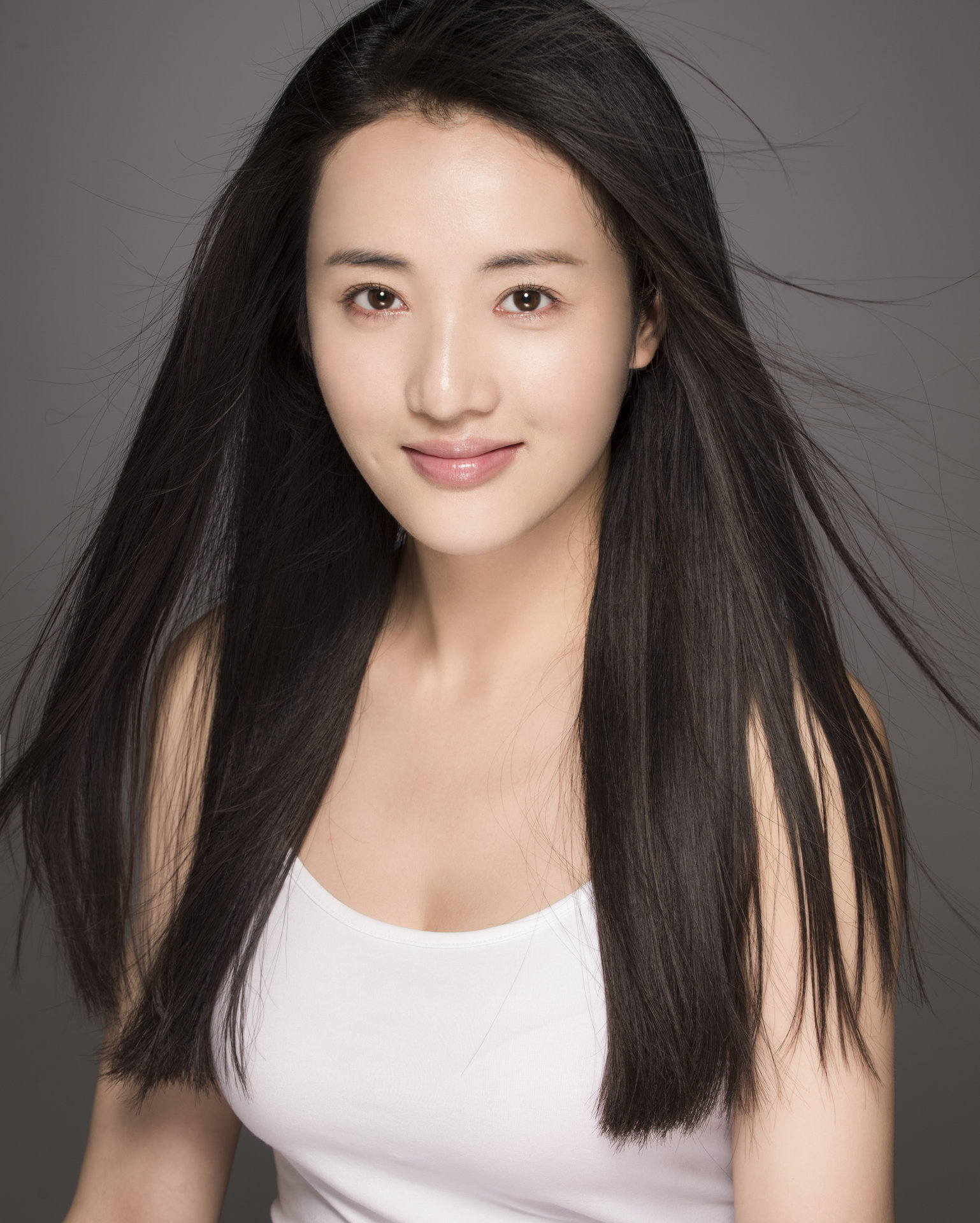  p>曹菡,中国内地女演员, 1991年出生于安徽铜陵,毕业于上海戏剧学院