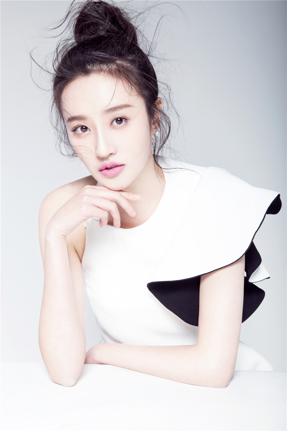  p>刘佳,9月11日出生于四川省遂宁市,中国内地女演员.