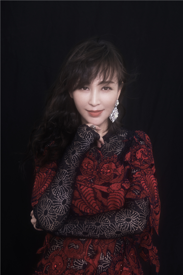  p data-id="gntq4dfpnz">岳丽娜,1974年4月17日出生于中国河北省承德