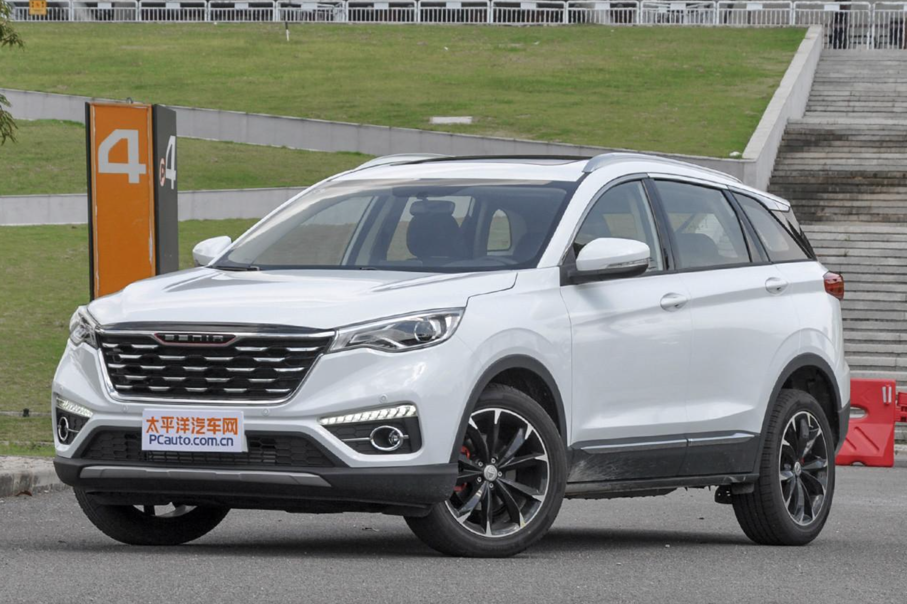  p>森雅r9是一汽吉林旗下紧凑型suv /p>